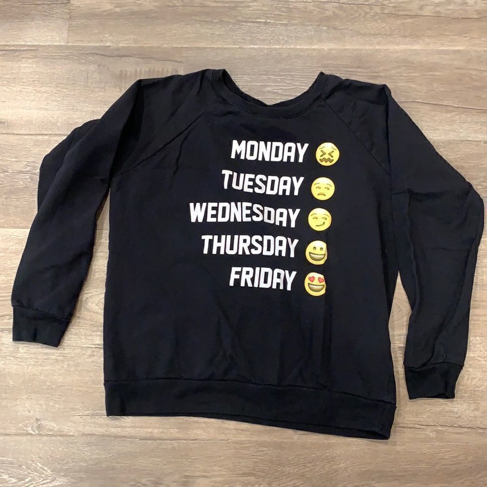Black sweatshirt 🙌 